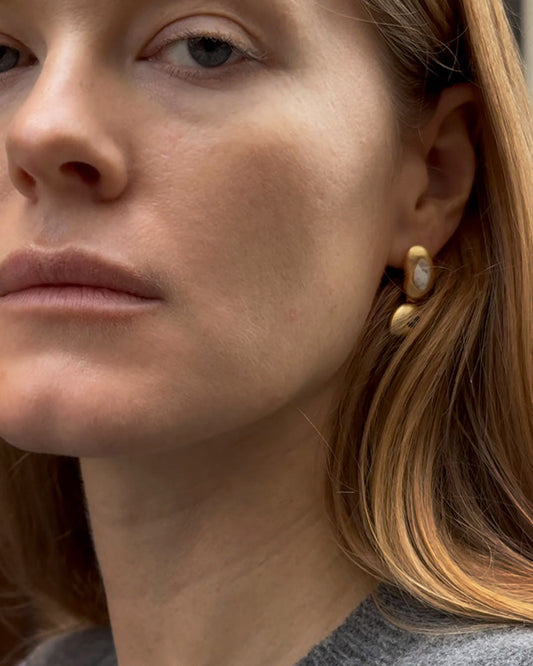 Pebble Earrings - Black mother of pearl