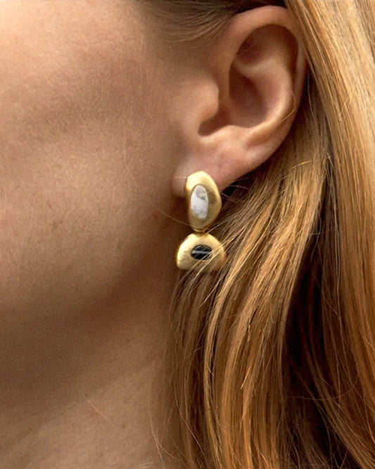 Pebble Earrings - Black mother of pearl